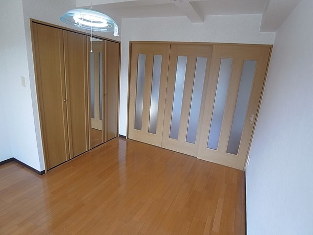 ディアコート神戸の内装|角部屋で日当たり良好な室内