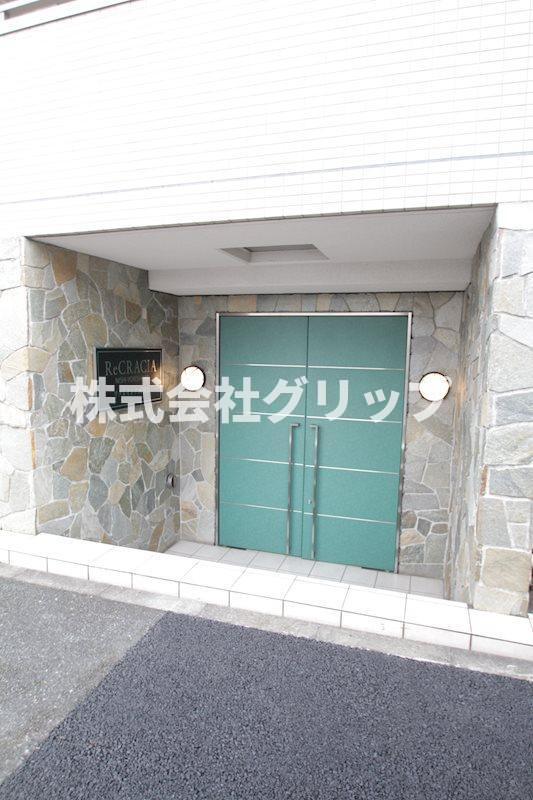 リクレイシア西横浜のエントランス