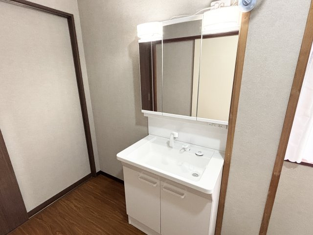 室岡店舗　住居の洗面所