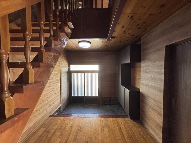 室岡店舗　住居の玄関