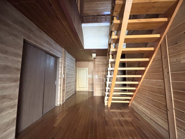 室岡店舗　住居のエントランス