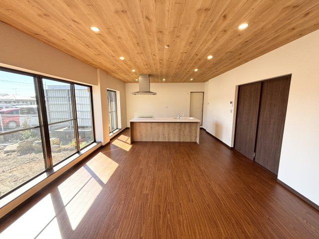 室岡店舗　住居の居間・リビング