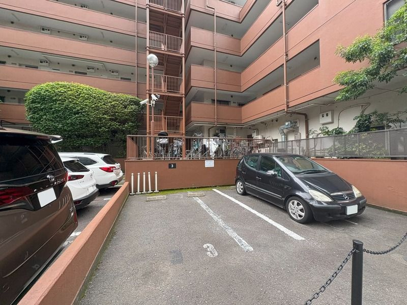 ヴェラハイツ恵比寿の駐車場
