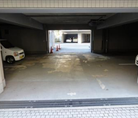プリヴェ根岸の駐車場