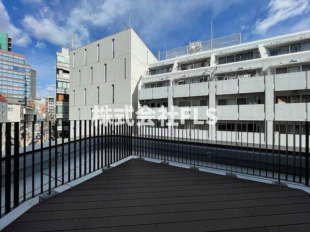 港区元麻布３丁目の賃貸マンションのバルコニー