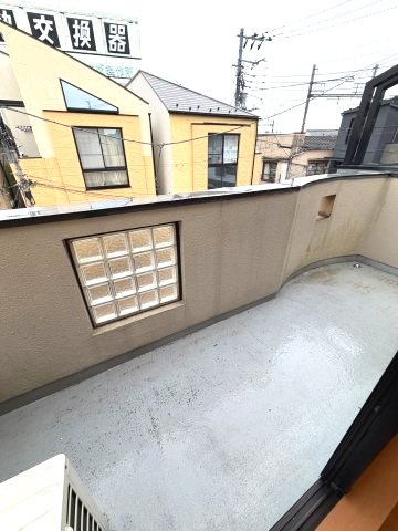 祐天寺戸建のバルコニー|陽当たり良好なバルコニーです