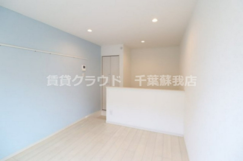 ラ・ルーチェの洋室|メゾネットタイプのお部屋です♪