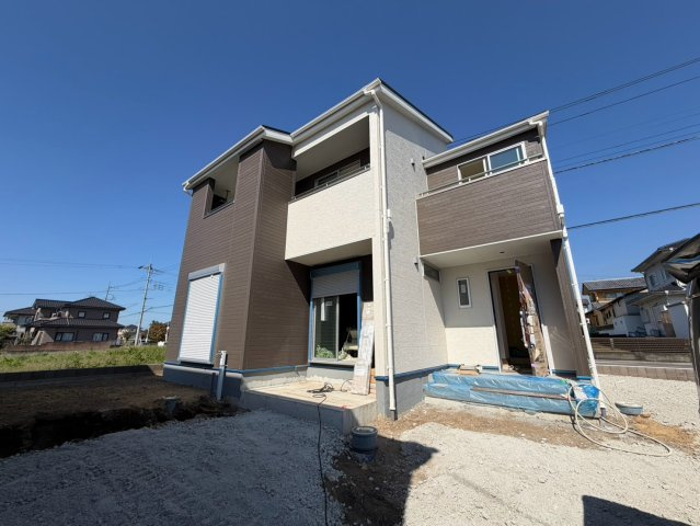 【間取り】 | 前橋市富士見町時沢　新築住宅　 | LDK18帖とゆとりの9帖洋室を含む4LDK。ウォークインクロゼットやルームストレージなど収納が豊富で、各階にトイレを備えた使い勝手の良い間取りです。