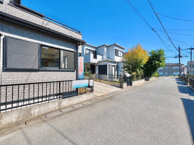 伊勢崎市長沼町の前面道路含む現地写真|駐車スペース２台可◎