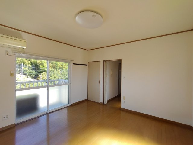 フライハイト島田の洋室