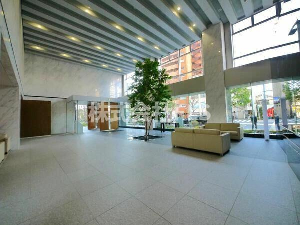 新宿区西新宿６丁目の賃貸マンションのロビー