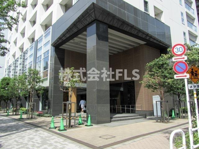 新宿区西新宿６丁目の賃貸マンションのエントランス
