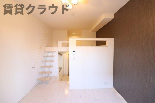 メゾン本千葉の玄関|アクセントクロスのおしゃれなお部屋♪