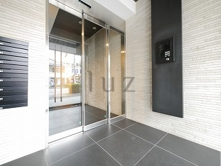 横浜市南区宮元町１丁目の賃貸マンションのエントランス