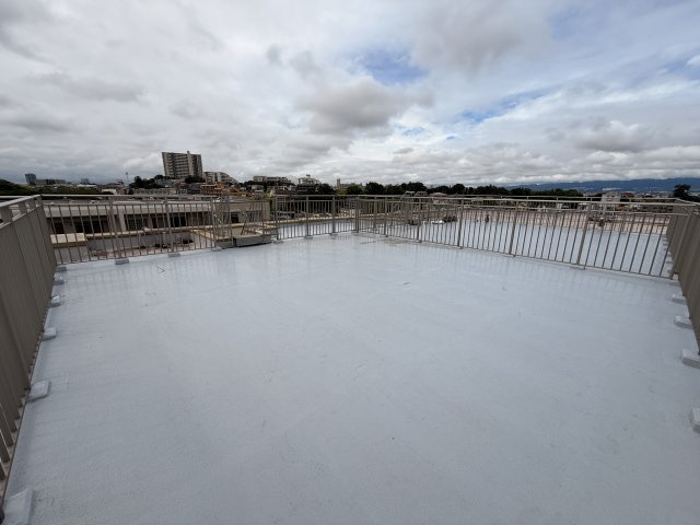 サンメゾン枚方朝日丘かえで館のバルコニー|専用の屋上テラス付き住戸