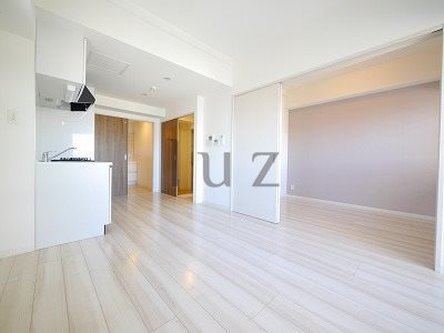 イエリ川崎の居間・リビング|綺麗なフローリングのお部屋です！