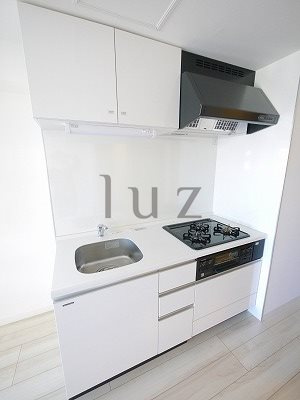 イエリ川崎のキッチン|3口コンログリル付きシステムキッチンです！