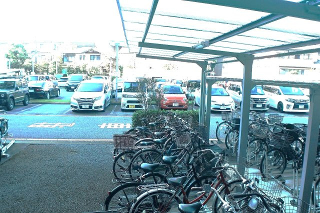 メイツ草加の駐車場