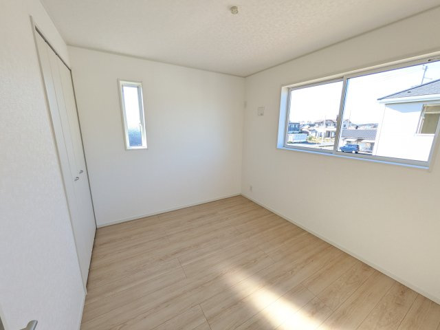 常陸大宮市南町　第2　新築戸建て　3号棟の洋室|陽当たりの良い明るい洋室です♪