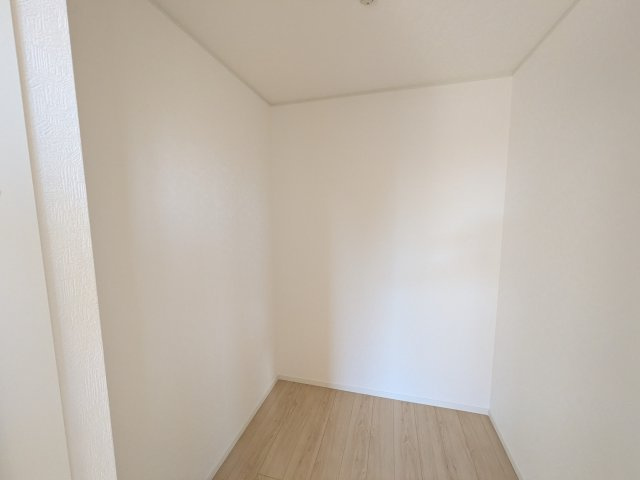 常陸大宮市南町　第2　新築戸建て　4号棟の収納|大容量のクローゼットを完備。衣類から季節家電までスッキリ片付き、空間を有効活用できます。