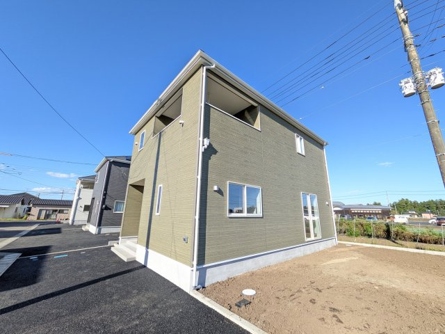 常陸大宮市南町　第2　新築戸建て　4号棟の外観|【月々5万円台〜】
写真だけでは伝わらない快適さを、ぜひ現地で体感しませんか？
即日見学可能です！平日のご案内も可能です♪
お気軽にお問合せください！
