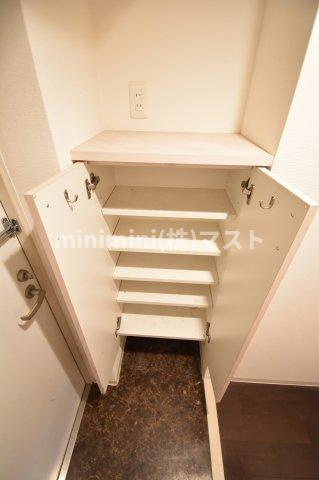 グランプラス谷町の玄関