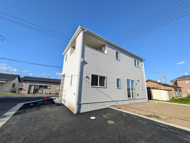 常陸大宮市南町　第2　新築戸建て　6号棟の外観|【月々5万円台〜】
写真だけでは伝わらない快適さを、ぜひ現地で体感しませんか？
即日見学可能です！平日のご案内も可能です♪
お気軽にお問合せください！