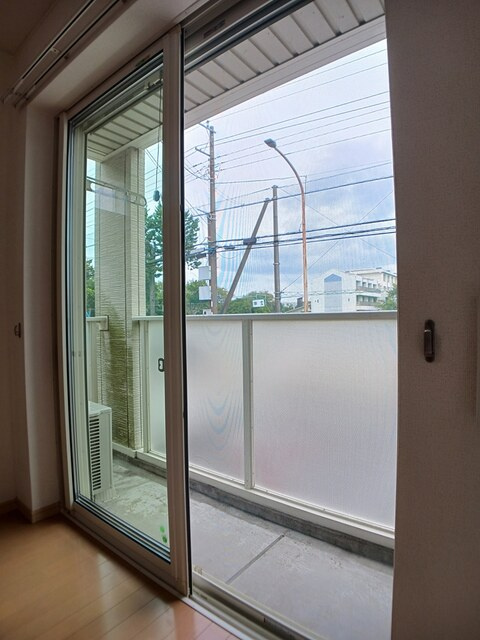 藤沢市湘南台５丁目のアパートのバルコニー