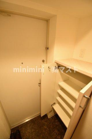 グランプラス谷町の玄関