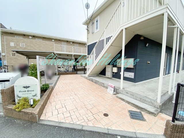 藤沢市辻堂元町２丁目のアパートのエントランス