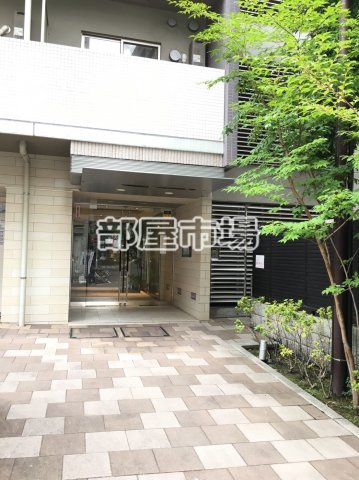 プラチナコート上野のエントランス