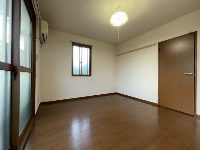 府中市白糸台４丁目のアパートの居間・リビング