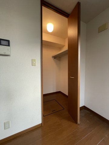 府中市白糸台４丁目のアパートの収納