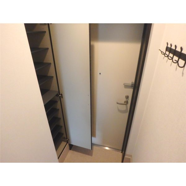 シェルグランデ東口の玄関