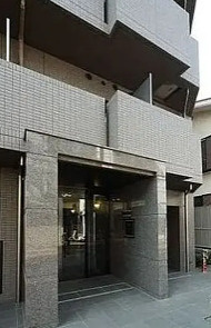 ルーブル大森九番館のエントランス