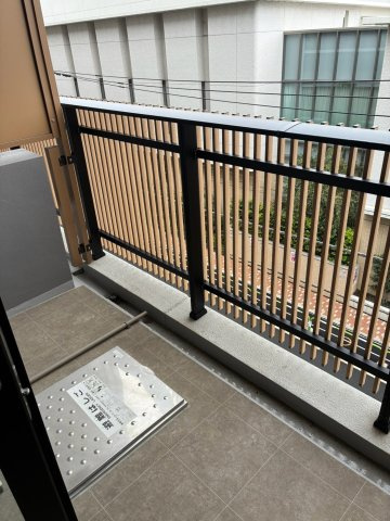 コムレジ赤羽学生棟のバルコニー