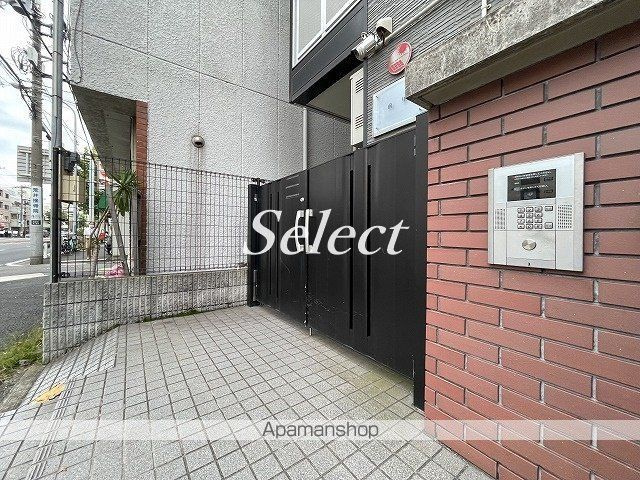 レオパレス前里のエントランス
