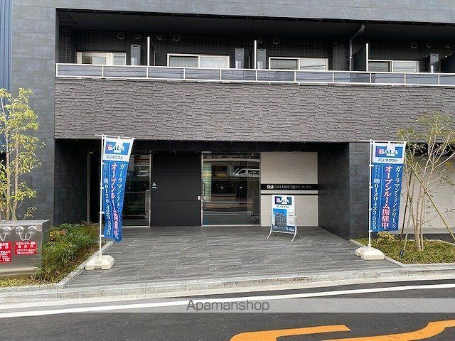 横浜市南区日枝町２丁目の賃貸マンションのエントランス