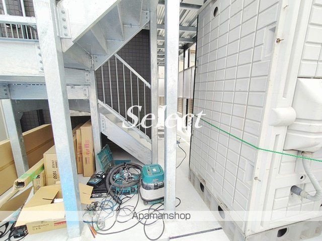 ブリリアンス根岸のエントランス