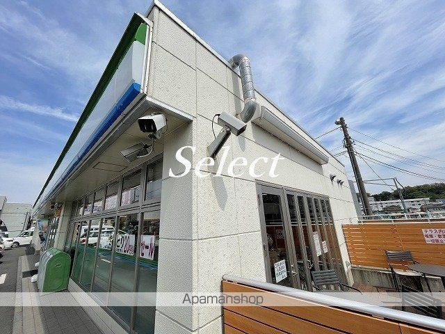 ブリリアンス根岸の周辺|ファミリーマート コンビニ 675m 