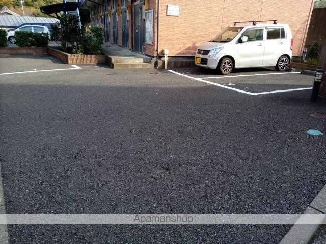 レオパレスピュアライズパートⅡの駐車場