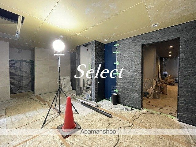 横浜市神奈川区反町１丁目の賃貸マンションのエントランス