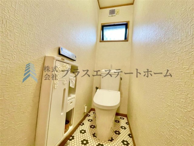 【トイレ】 | 長田区長尾町2丁目戸建 | 温水洗浄便座付きで、通年快適に利用できます♪