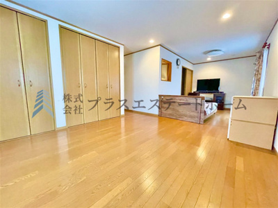【洋室】 | 長田区長尾町2丁目戸建 | 2階約16.8帖の洋室♪WIC付きでたっぷり収納できます♪