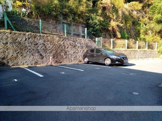 レオパレスフジの駐車場