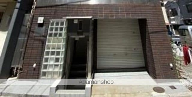 横浜市南区真金町１丁目の賃貸マンションのエントランス