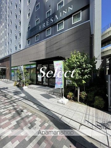 ＴＨＥ　ＹＯＫＯＨＡＭＡ　ＦＲＯＮＴ　ＴＯＷＥＲの周辺|ファミリーマート横浜金港町店 コンビニ 568m 
