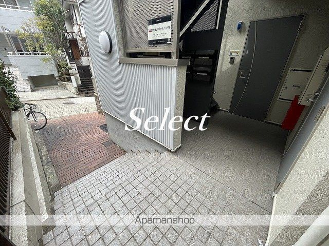 ヒルズ元町のロビー