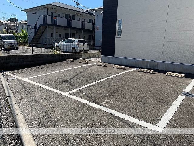 レオネクスト日向根の駐車場