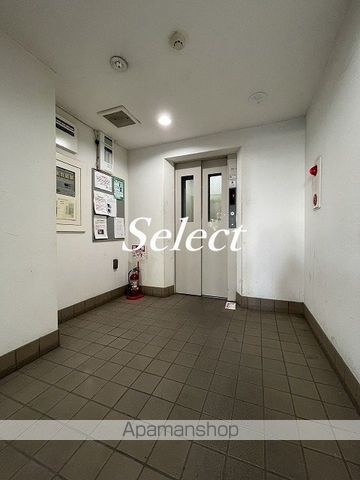 横浜市南区真金町２丁目の賃貸マンションのロビー